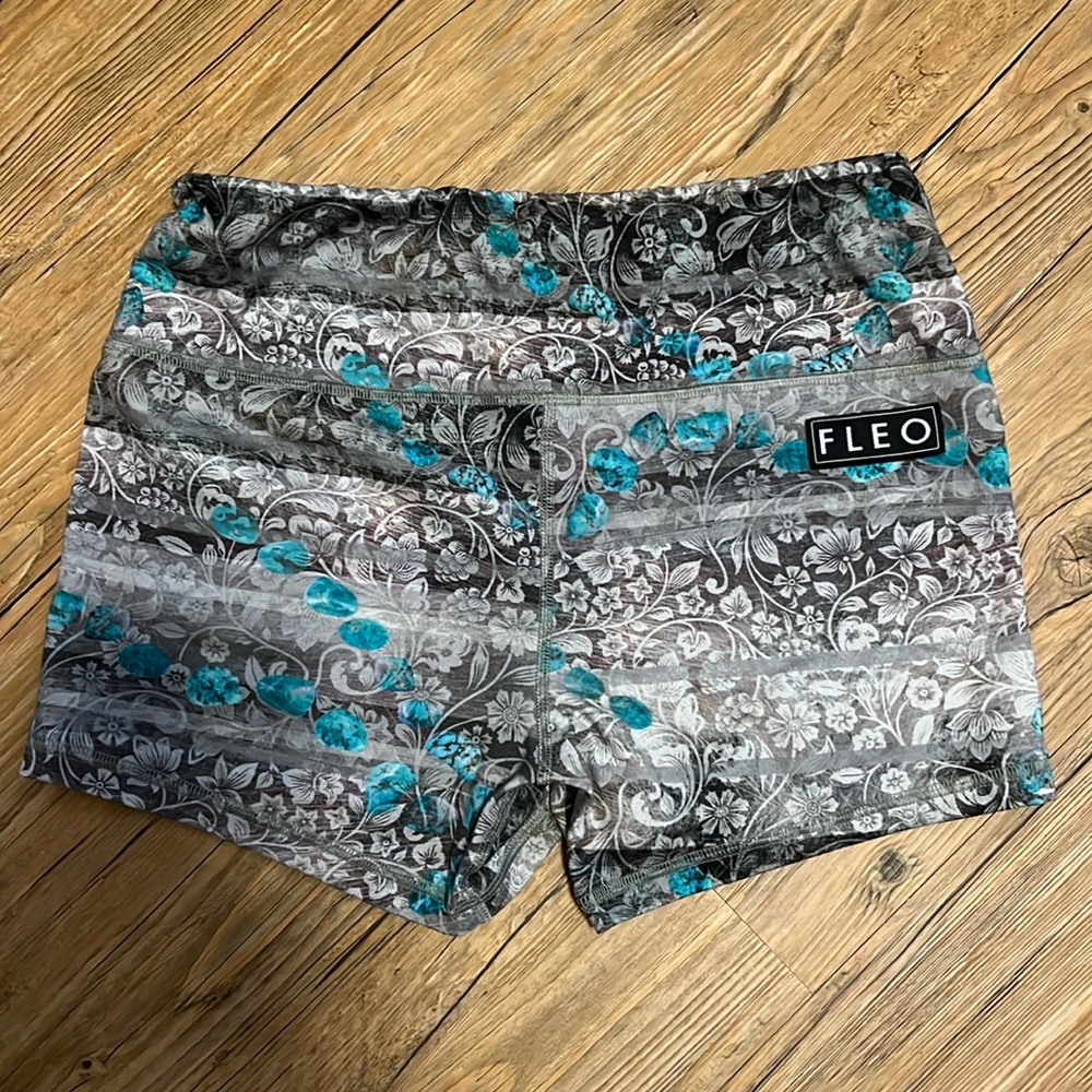 FLEO - Power High Rise Shorts - Gray Teal Flowers - Large